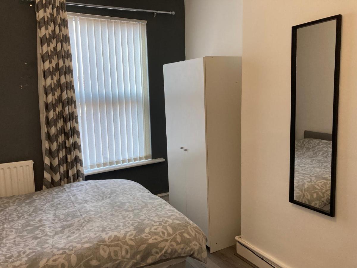 Chosen Rocky Lane Private Rooms Liverpool Kültér fotó